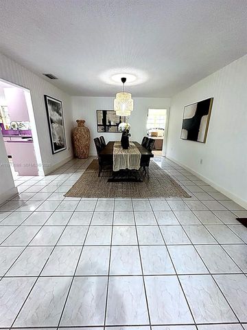 530 SW 136th Pl, Miami, FL 33184