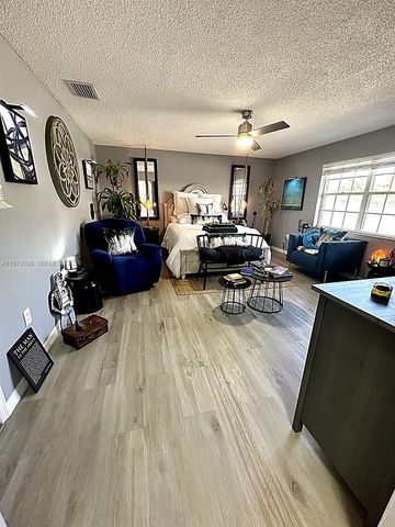 530 SW 136th Pl, Miami, FL 33184