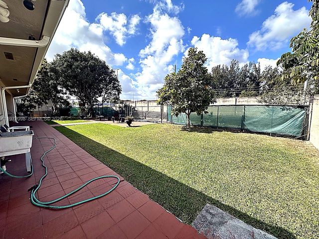 530 SW 136th Pl, Miami, FL 33184