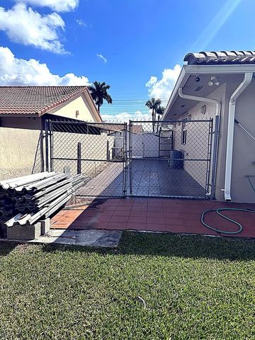 530 SW 136th Pl, Miami, FL 33184