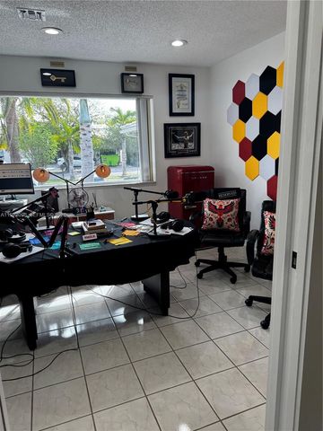 530 SW 136th Pl, Miami, FL 33184