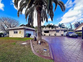 530 SW 136th Pl, Miami, FL 33184