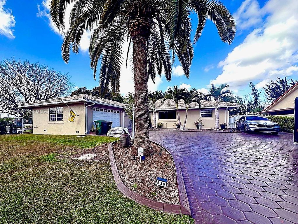 530 SW 136th Pl, Miami, FL 33184