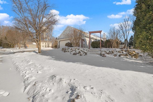 1151 Glacier PASS, Slinger, WI 53086