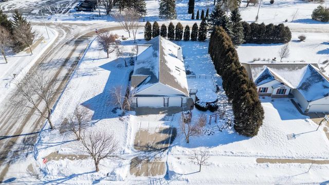 1151 Glacier PASS, Slinger, WI 53086