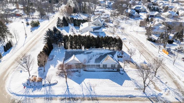 1151 Glacier PASS, Slinger, WI 53086