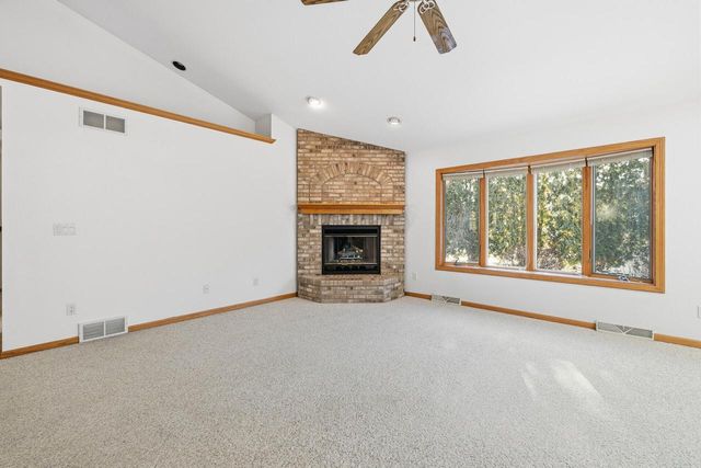 1151 Glacier PASS, Slinger, WI 53086