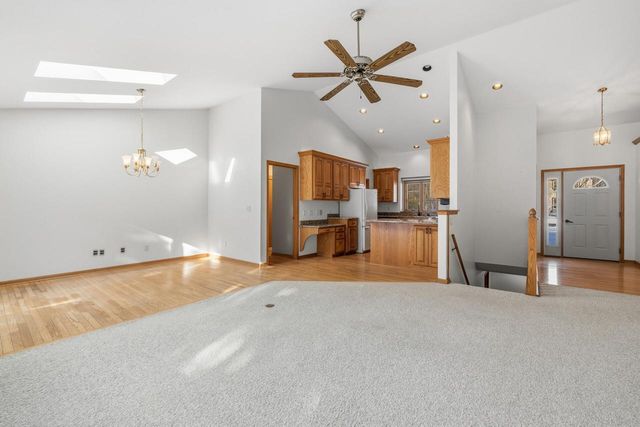 1151 Glacier PASS, Slinger, WI 53086