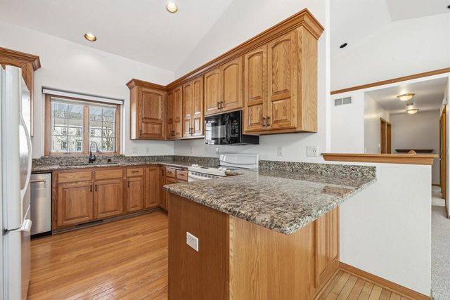 1151 Glacier PASS, Slinger, WI 53086