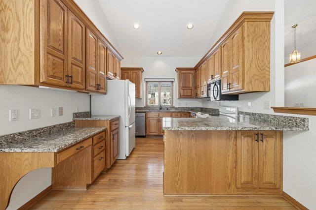 1151 Glacier PASS, Slinger, WI 53086