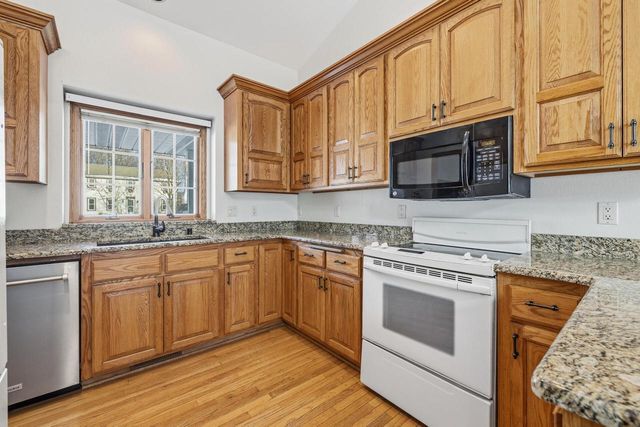 1151 Glacier PASS, Slinger, WI 53086