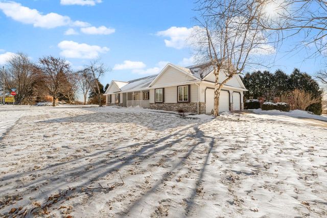 1151 Glacier PASS, Slinger, WI 53086