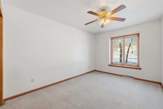 1151 Glacier PASS, Slinger, WI 53086