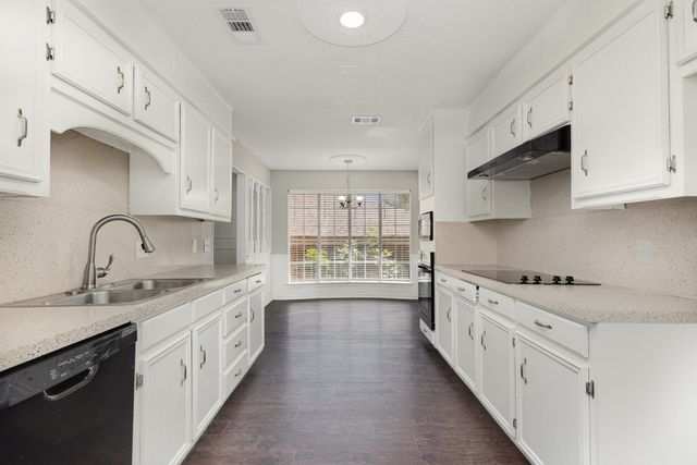 5615 Trail Crest Drive, Arlington, TX 76017