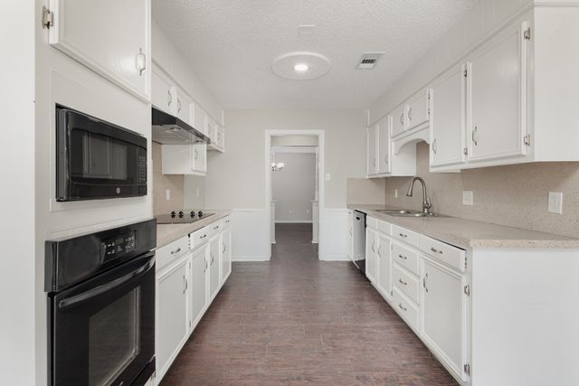 5615 Trail Crest Drive, Arlington, TX 76017