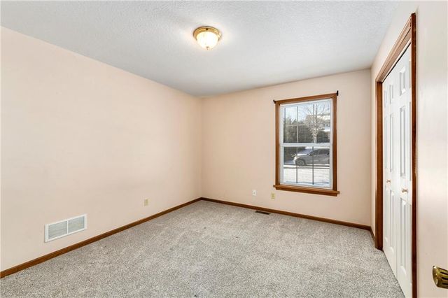 1459 3rd Avenue, Leavenworth, KS 66048