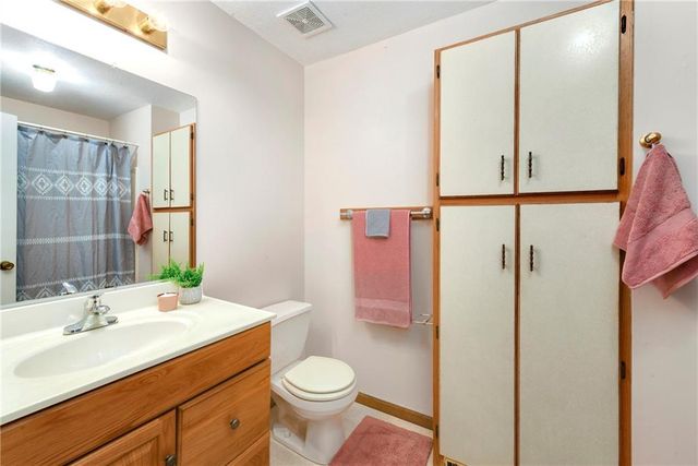 1459 3rd Avenue, Leavenworth, KS 66048