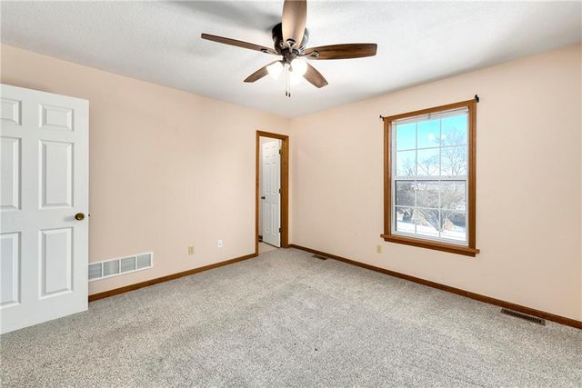 1459 3rd Avenue, Leavenworth, KS 66048