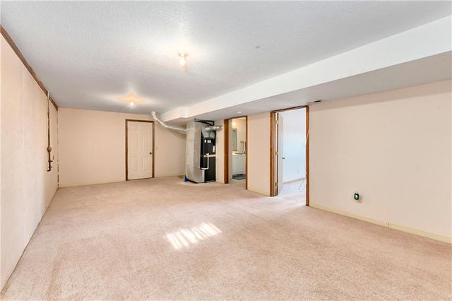 1459 3rd Avenue, Leavenworth, KS 66048