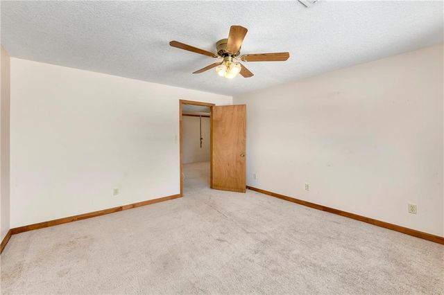 1459 3rd Avenue, Leavenworth, KS 66048