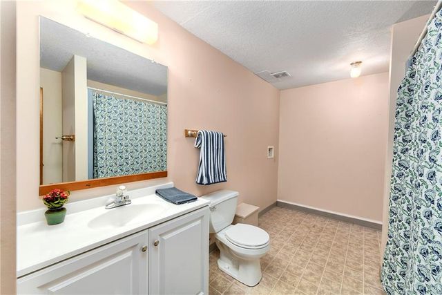 1459 3rd Avenue, Leavenworth, KS 66048