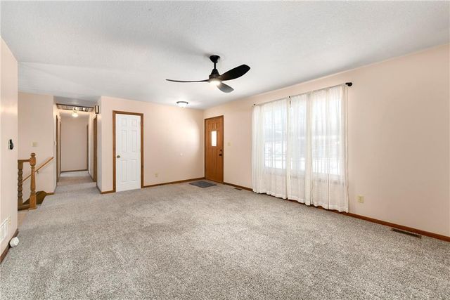 1459 3rd Avenue, Leavenworth, KS 66048