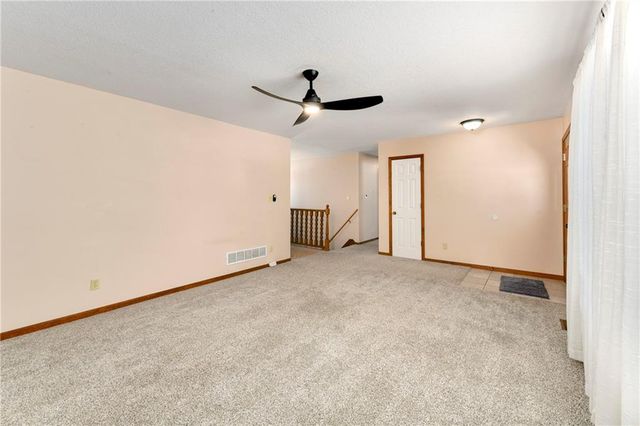 1459 3rd Avenue, Leavenworth, KS 66048