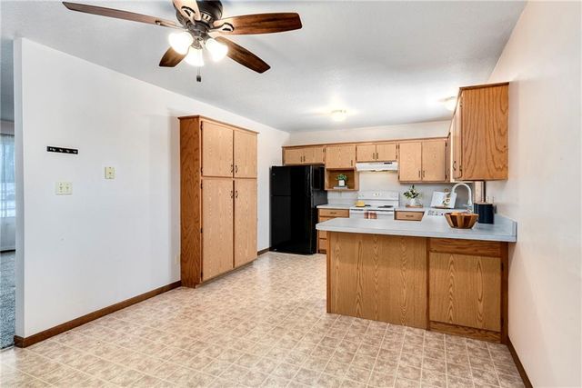 1459 3rd Avenue, Leavenworth, KS 66048