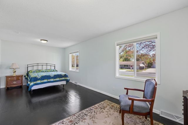 5841 Boone Avenue N, New Hope, MN 55428
