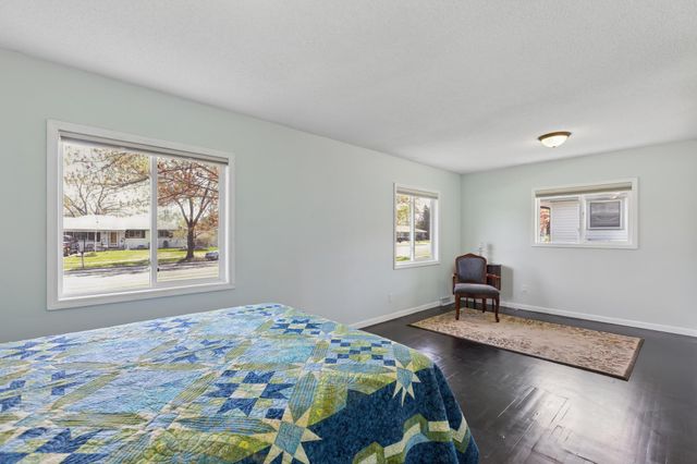 5841 Boone Avenue N, New Hope, MN 55428