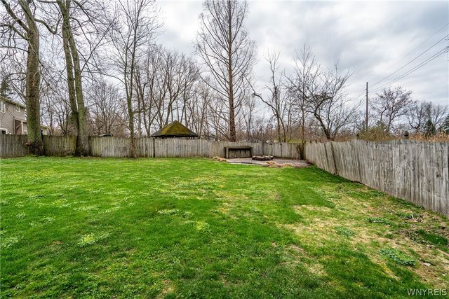 12 Old Farm Court, Cheektowaga, NY 14043
