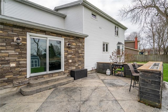 12 Old Farm Court, Cheektowaga, NY 14043