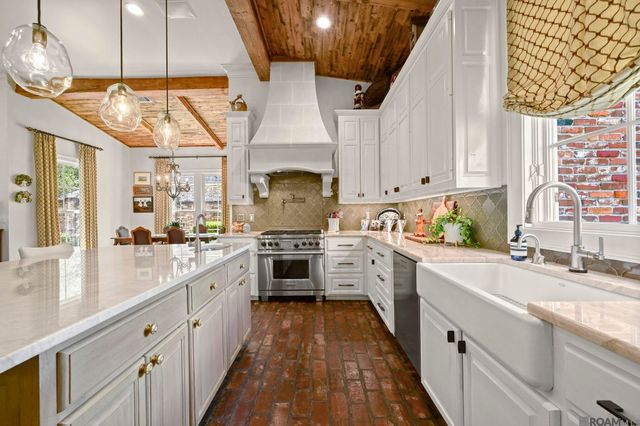 1204 E Lakeside Oaks Dr, Baton Rouge, LA 70810