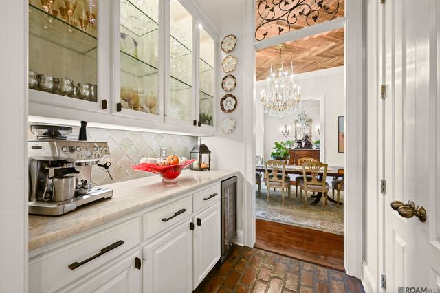 1204 E Lakeside Oaks Dr, Baton Rouge, LA 70810