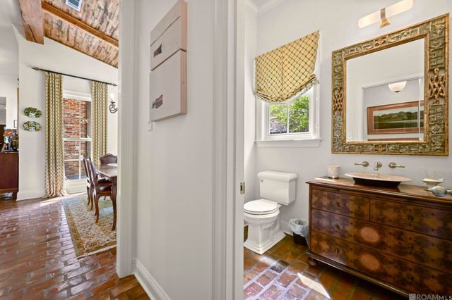 1204 E Lakeside Oaks Dr, Baton Rouge, LA 70810