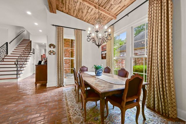 1204 E Lakeside Oaks Dr, Baton Rouge, LA 70810