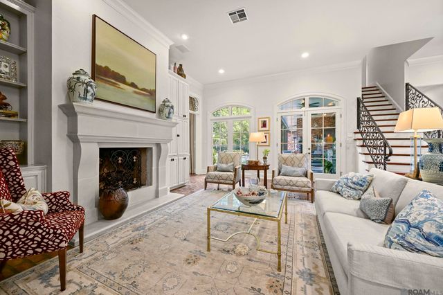 1204 E Lakeside Oaks Dr, Baton Rouge, LA 70810