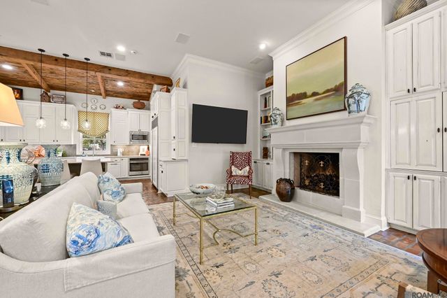 1204 E Lakeside Oaks Dr, Baton Rouge, LA 70810