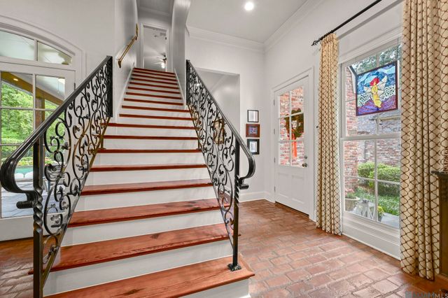 1204 E Lakeside Oaks Dr, Baton Rouge, LA 70810