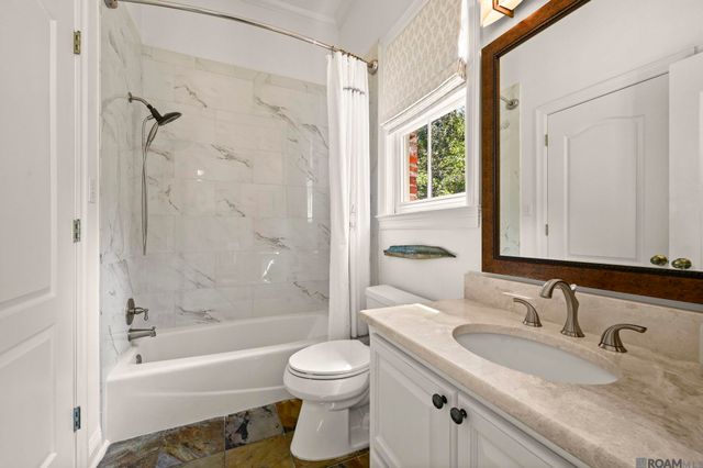 1204 E Lakeside Oaks Dr, Baton Rouge, LA 70810