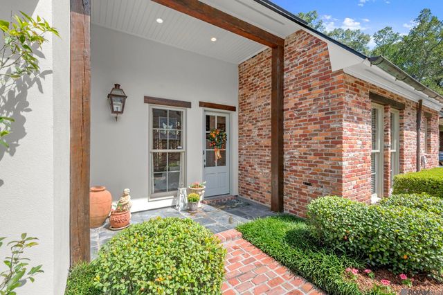 1204 E Lakeside Oaks Dr, Baton Rouge, LA 70810