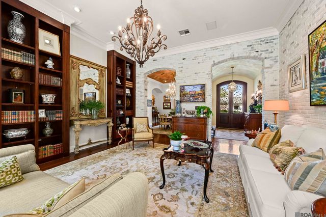 1204 E Lakeside Oaks Dr, Baton Rouge, LA 70810