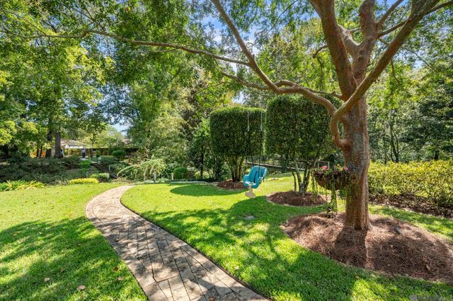 1204 E Lakeside Oaks Dr, Baton Rouge, LA 70810