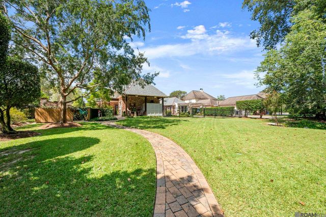 1204 E Lakeside Oaks Dr, Baton Rouge, LA 70810