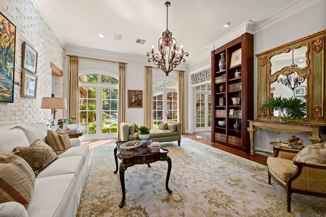 1204 E Lakeside Oaks Dr, Baton Rouge, LA 70810