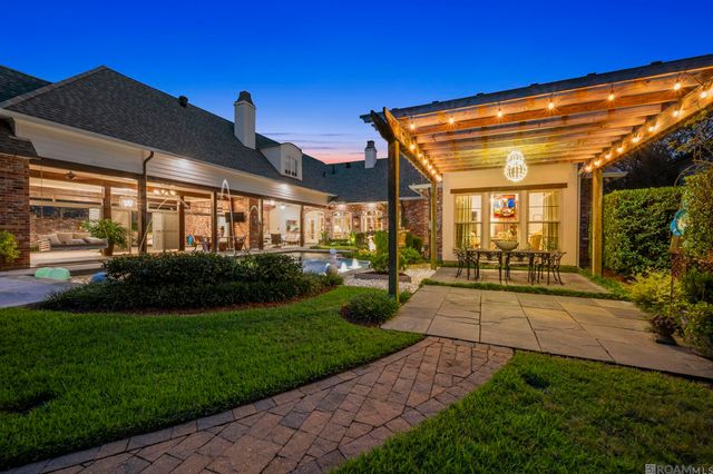 1204 E Lakeside Oaks Dr, Baton Rouge, LA 70810