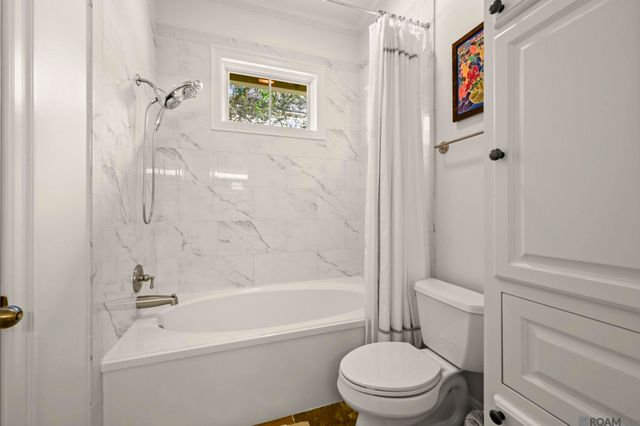 1204 E Lakeside Oaks Dr, Baton Rouge, LA 70810