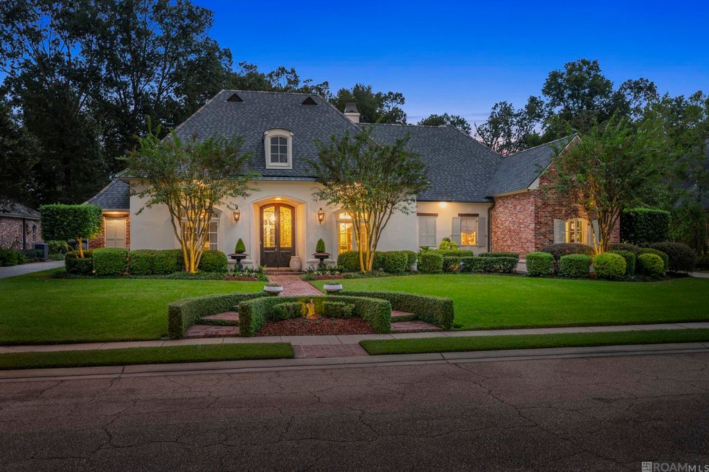 1204 E Lakeside Oaks Dr, Baton Rouge, LA 70810