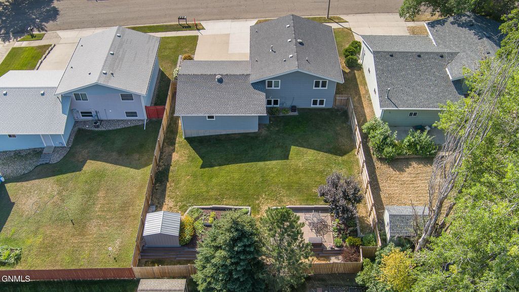 1717 9th Avenue SE, Mandan, ND 58554 photo 4