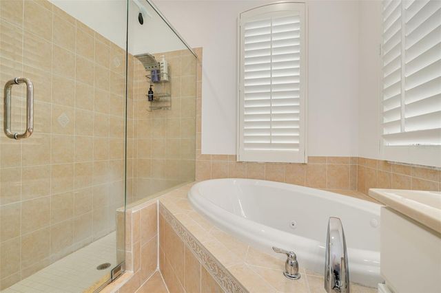 8253 WILD OAKS CIRCLE, Largo, FL 33773